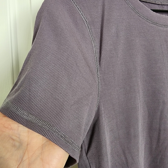 Vuori Women's Pose Fitted Tee - Picture 5 of 5